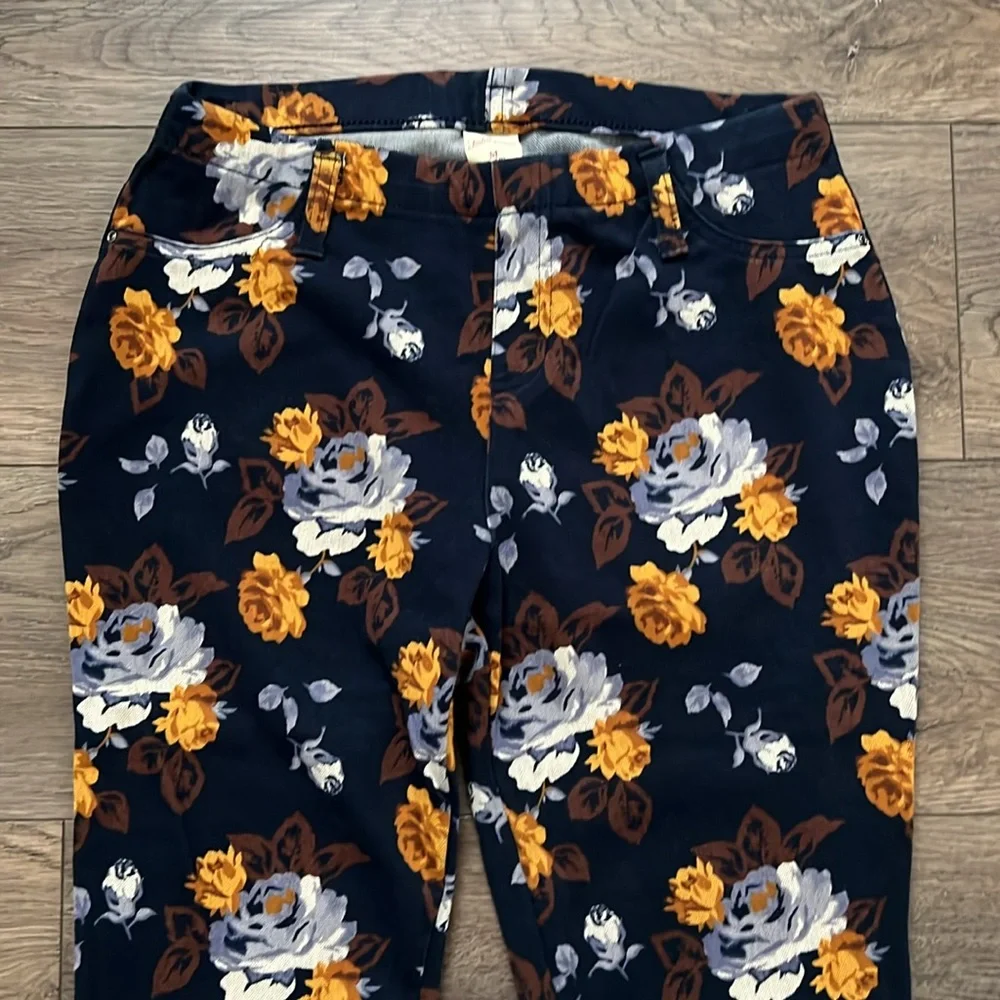 Faded Glory Women’s Navy Blue Floral Print Pull On  Stretchy Pants Size M‎